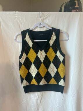 Love Tree Women's Argyle Sweater Vest - Yellow, Black, and White Crop V-Neck